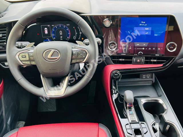 2022 لكزس إن إكس 350