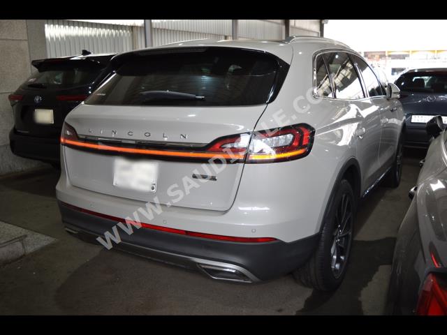 2022 لنكولن كورسير