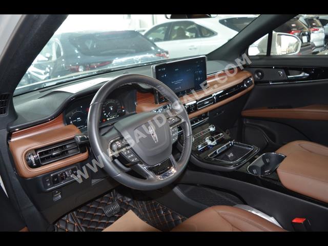 2022 لنكولن كورسير