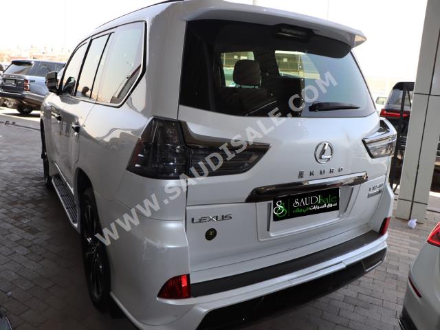 2019 لكزس إل إكس 570 بلاك اديشن