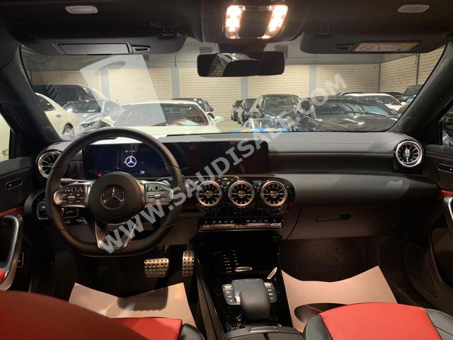 2022 مرسيدس - بنز أي 200