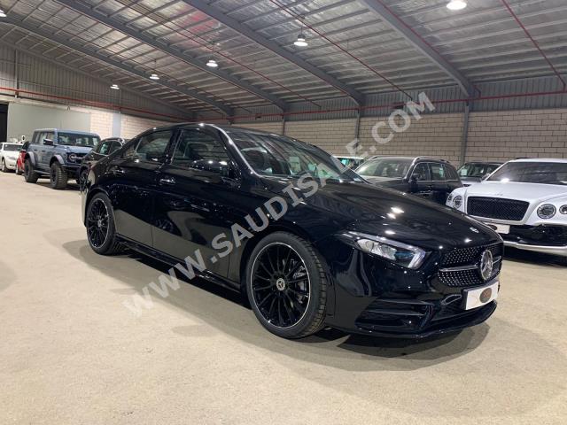 2022 مرسيدس - بنز أي 200