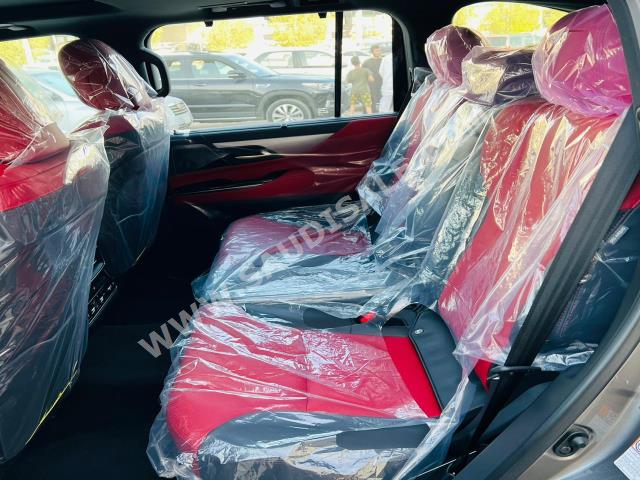 2022 لكزس إل إكس 600 إف