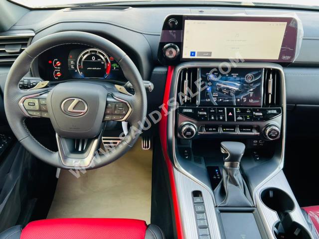 2022 لكزس إل إكس 600 إف