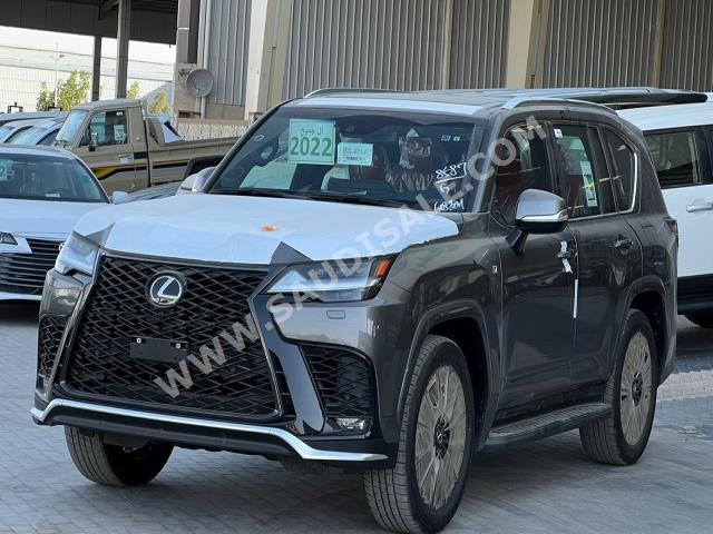 2022 لكزس إل إكس 600 إف