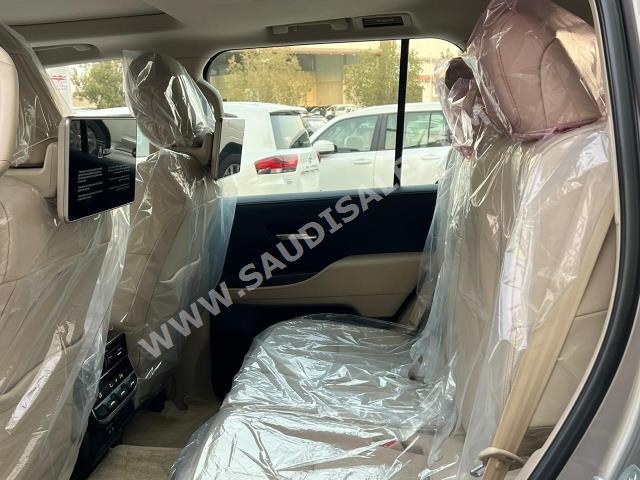 2022 تويوتا لاند كروزر في اكس ار