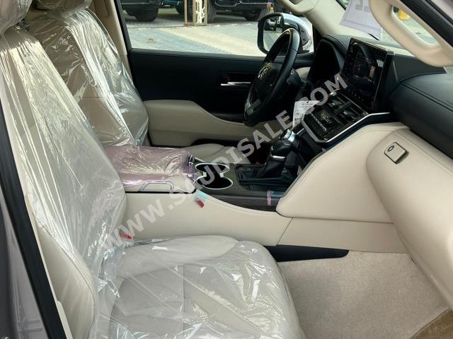 2022 تويوتا لاند كروزر في اكس ار