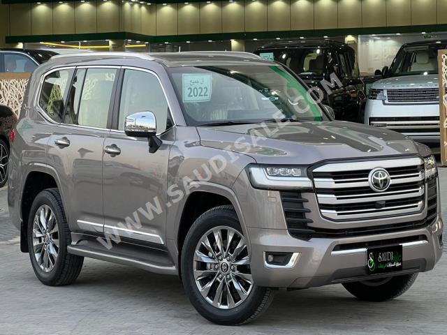 2022 تويوتا لاند كروزر في اكس ار