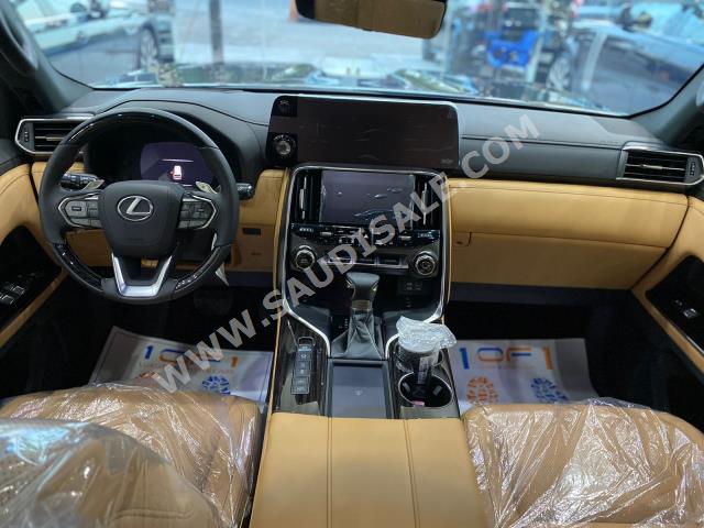 2023 لكزس إل إكس 600