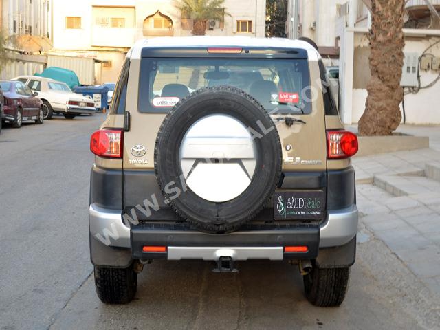 2013 تويوتا اف جي كروزر 2