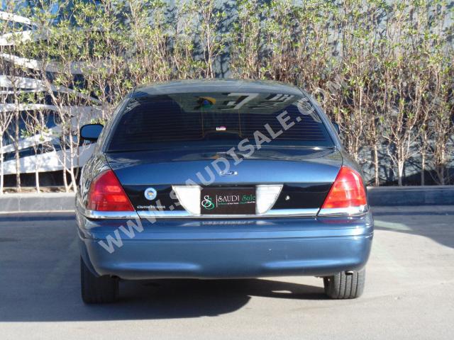 2011 فورد كراون فكتوريا