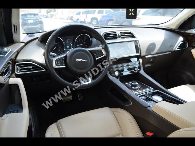 2019 جاكوار اف-بيس