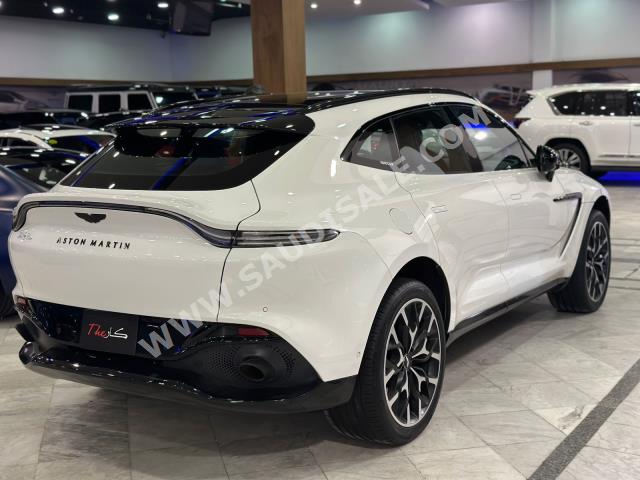 2021 استون مارتن دي بي اكس