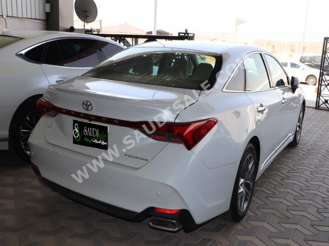 2020 تويوتا افالون تورينج