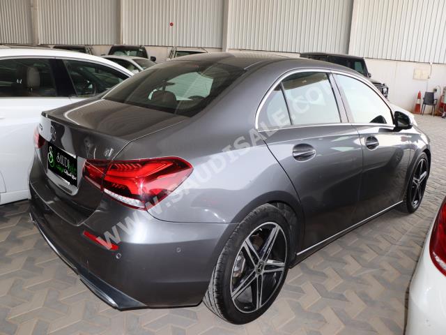 2021 مرسيدس - بنز أي 200