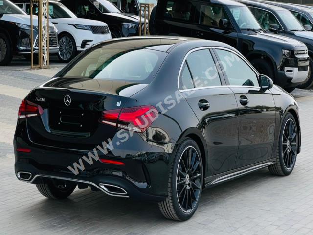 2022 مرسيدس - بنز أي 200