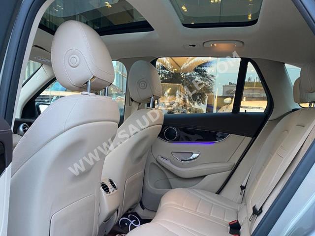 2021 مرسيدس - بنز جي إل سي 200 اي ام جي