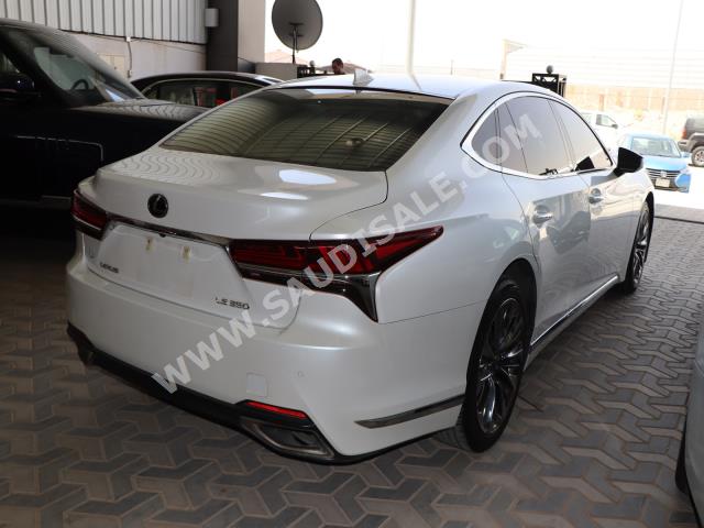 2020 لكزس إل إس 350