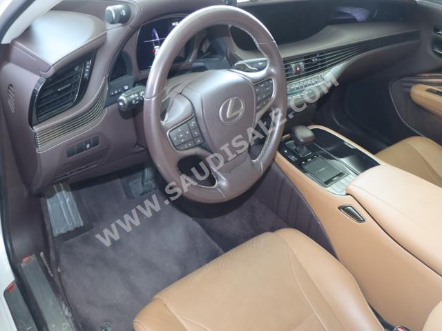2020 لكزس إل إس 350