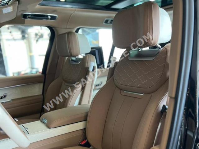 2024 لاند روفر رينج روفر اس في اوتوبيوغرافي