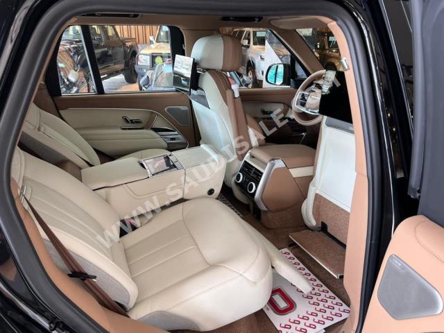 2024 لاند روفر رينج روفر اس في اوتوبيوغرافي