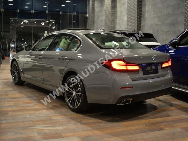 2022 بي ام دبليو الفئة الخامسة 520 أي