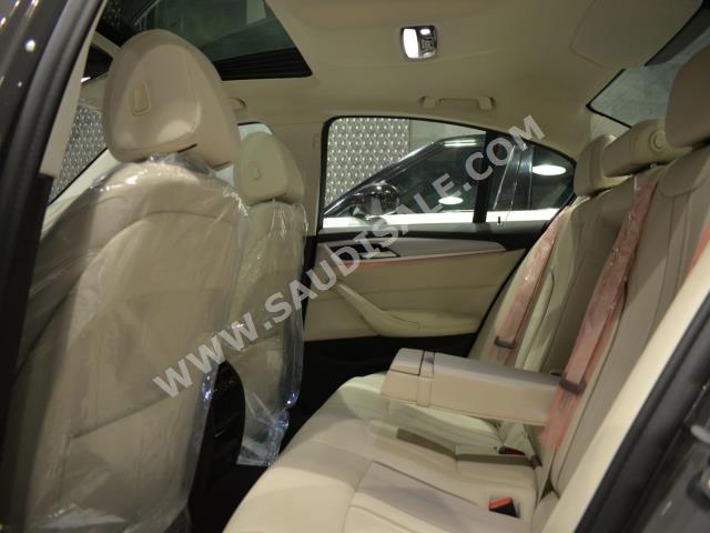 2022 بي ام دبليو الفئة الخامسة 520 أي