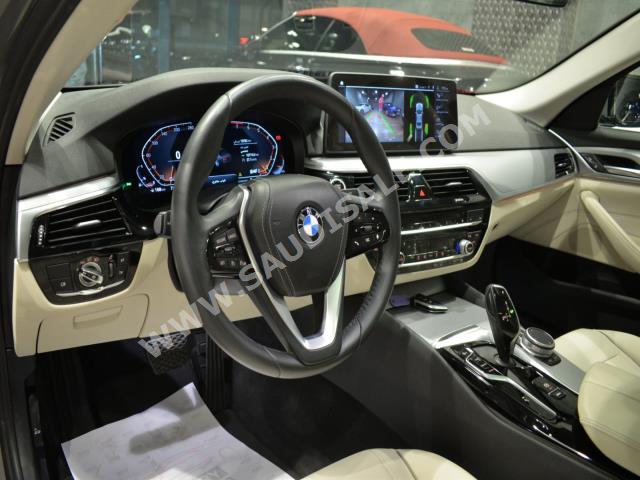 2022 بي ام دبليو الفئة الخامسة 520 أي