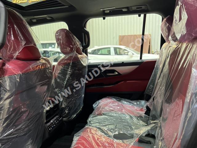 2024 لكزس إل إكس 600 إف