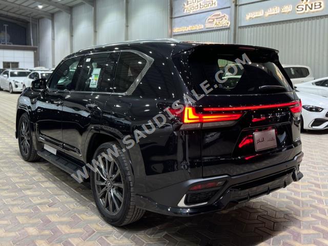 2024 لكزس إل إكس 600 إف