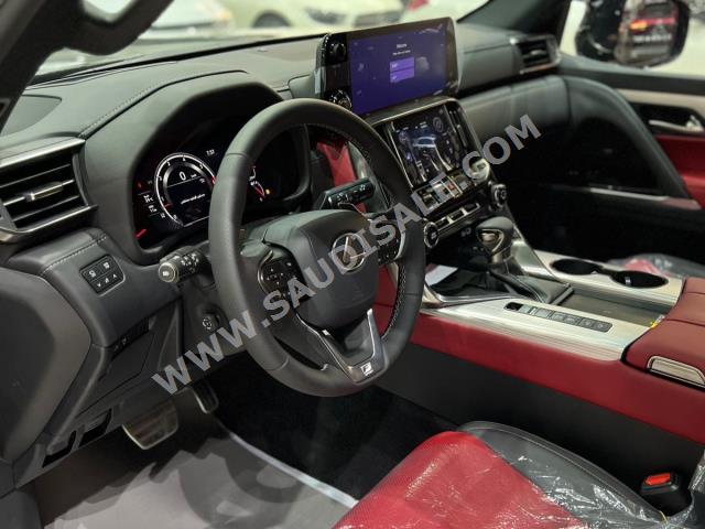 2024 لكزس إل إكس 600 إف