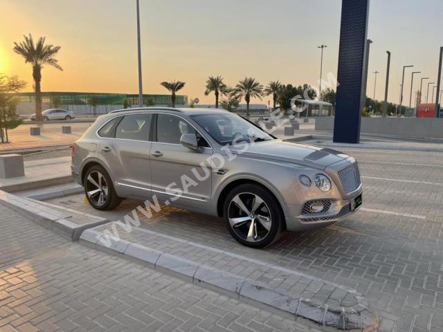 2017 بنتلي بنتايجا الاصدار الاول