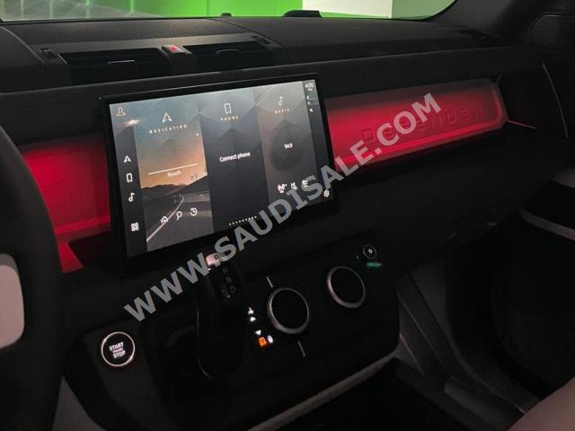 2023 لاند روفر ديفيندر اتش اس اي