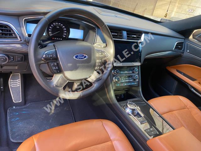 2021 فورد توروس تايتينيوم