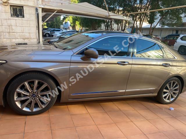 2021 فورد توروس تايتينيوم