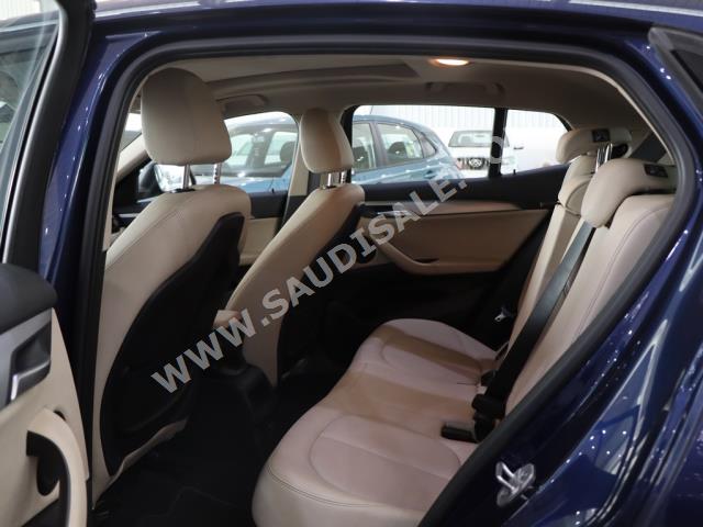 2021 بي ام دبليو الفئة اكس 2