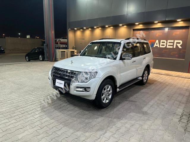 2016 متسوبيشي باجيرو