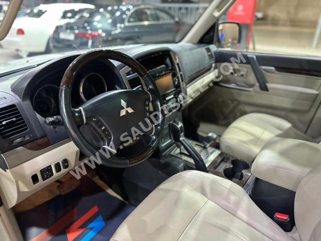 2016 متسوبيشي باجيرو