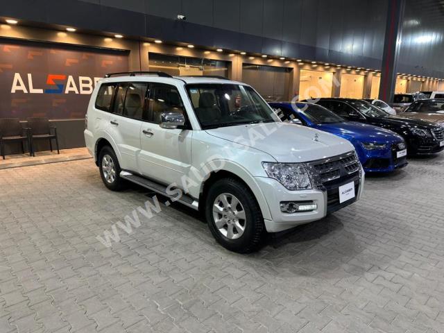 2016 متسوبيشي باجيرو