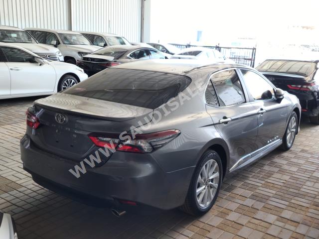 2024 تويوتا كامري جي ال اي