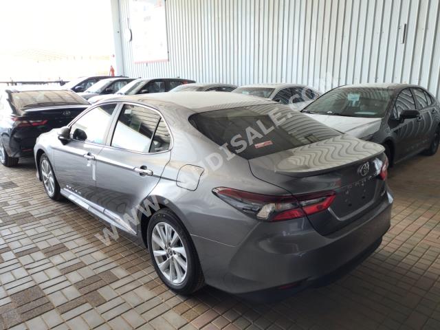 2024 تويوتا كامري جي ال اي