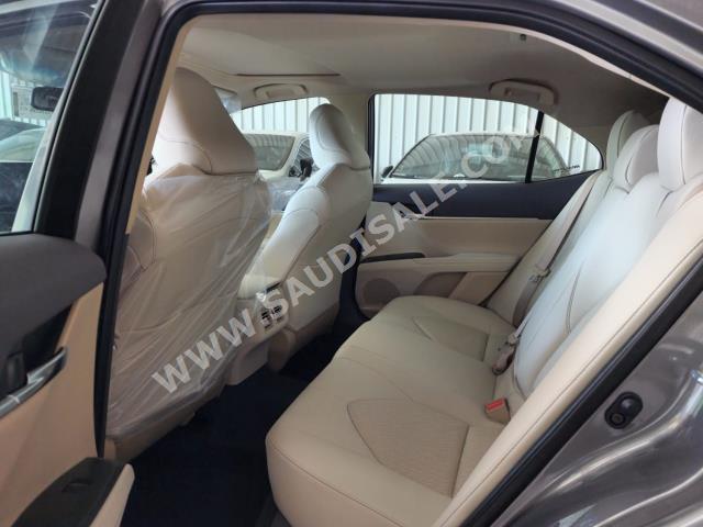 2024 تويوتا كامري جي ال اي