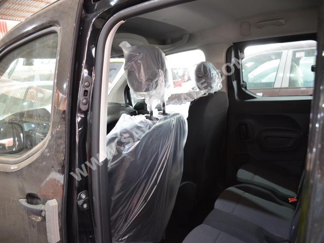 2022 بيجو ريفتر