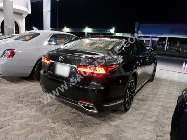 2022 لكزس إل إس 500