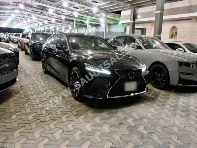 2022 لكزس إل إس 500