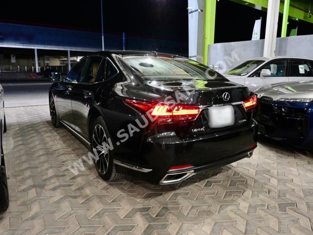 2022 لكزس إل إس 500