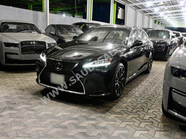 2022 لكزس إل إس 500