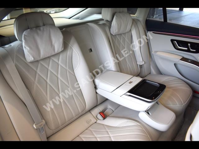 2023 مرسيدس - بنز إي كيو إس 450+