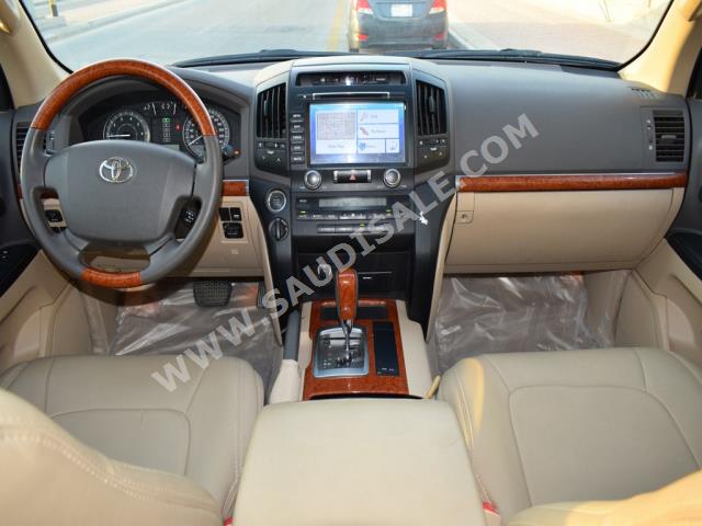 2014 Toyota Land Cruiser GXR