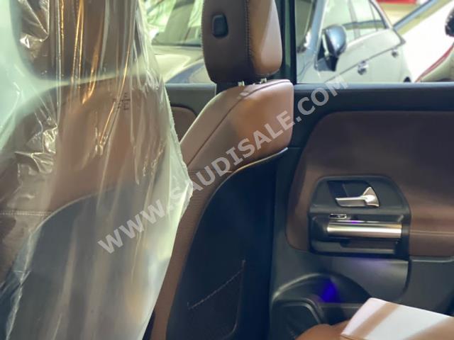 2023 مرسيدس - بنز جي إل أي 200